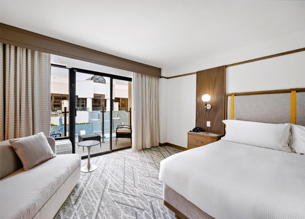 ROOM, KING BED, POOL SIDE, PATIO