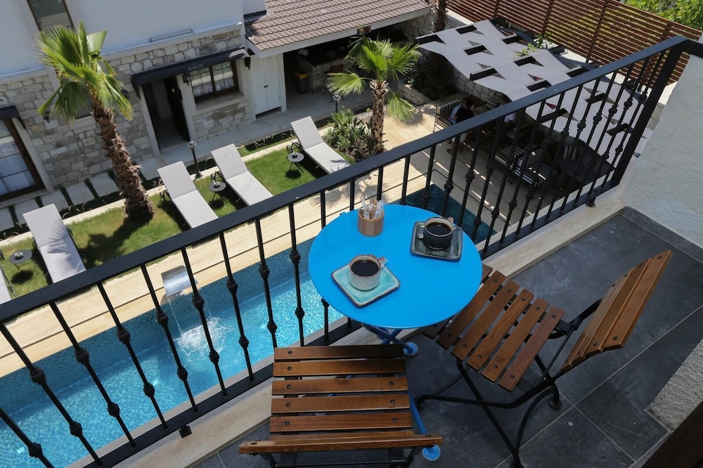 Avalon Boutique Hotel & Suites 45/59