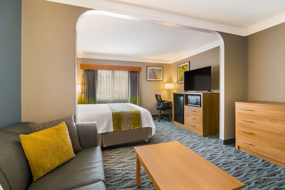Standard, King Bed, Best Western Plus Executive Court Inn & Conference Center 2/3