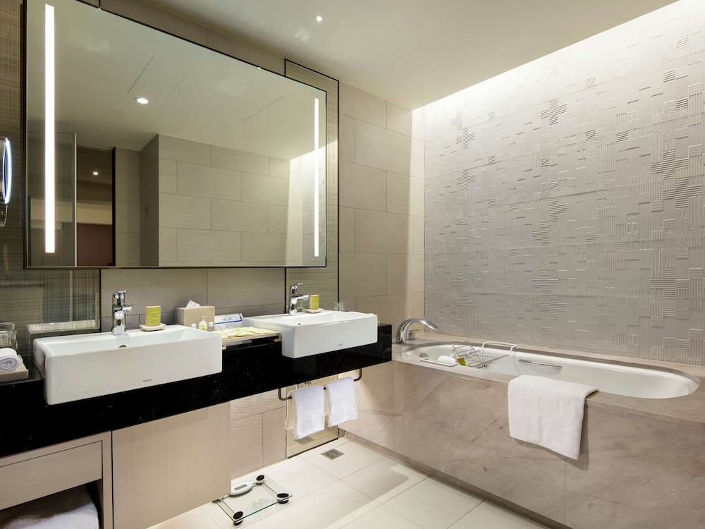 Hilton Taipei Sinban 24/74