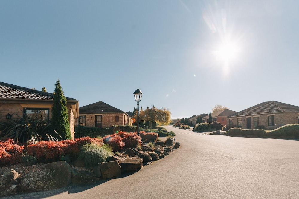 Country Club Villas 67/69