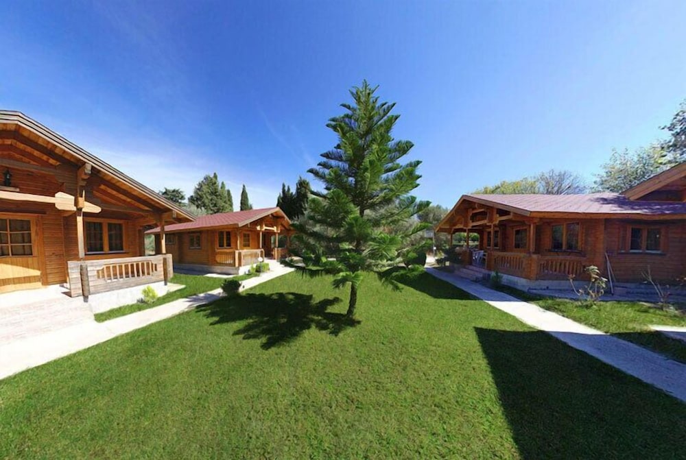 Sandys Studios Apartments And Log Villas 33/46