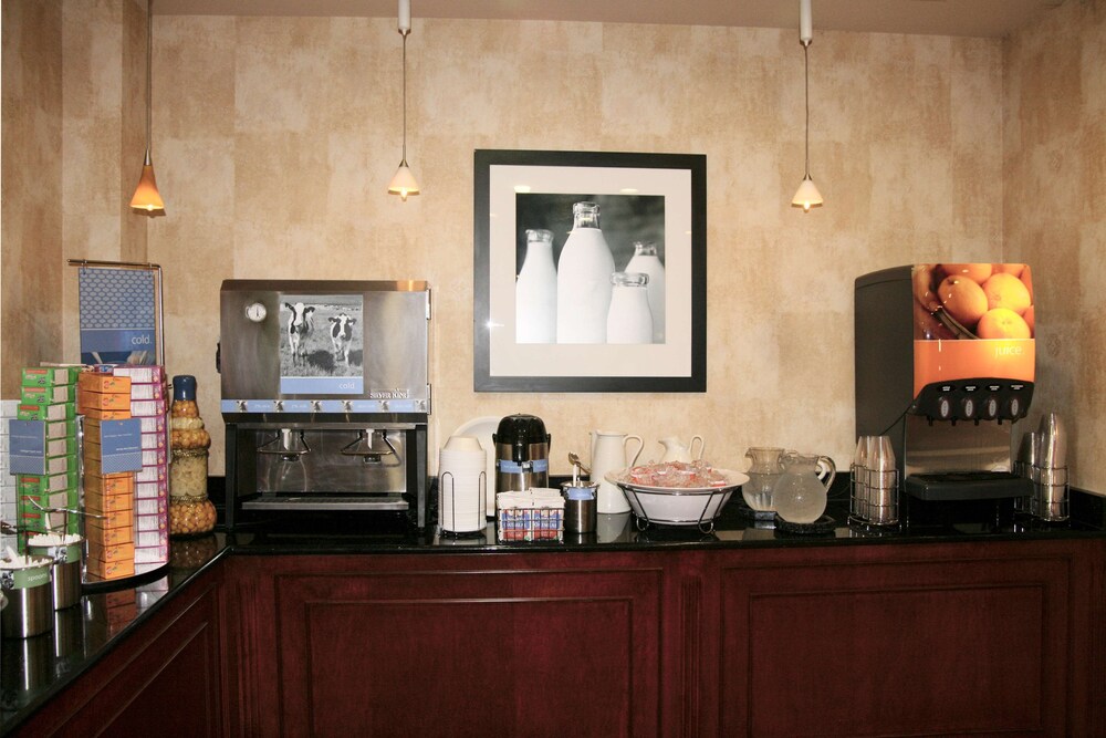 Hampton Inn Suites Bolingbrook 42/48