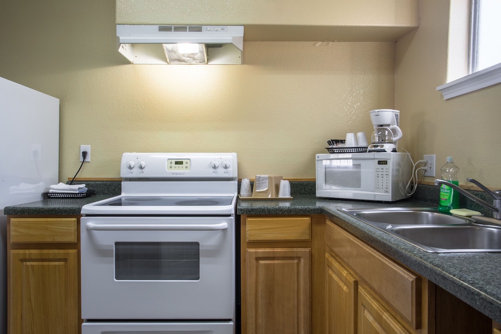 Pinn Road Inn and Suites 37/37