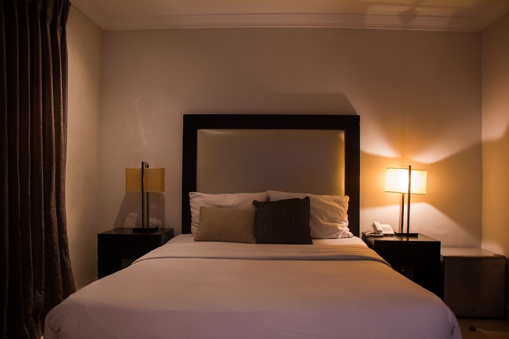S S Hotels And Suites 17/48