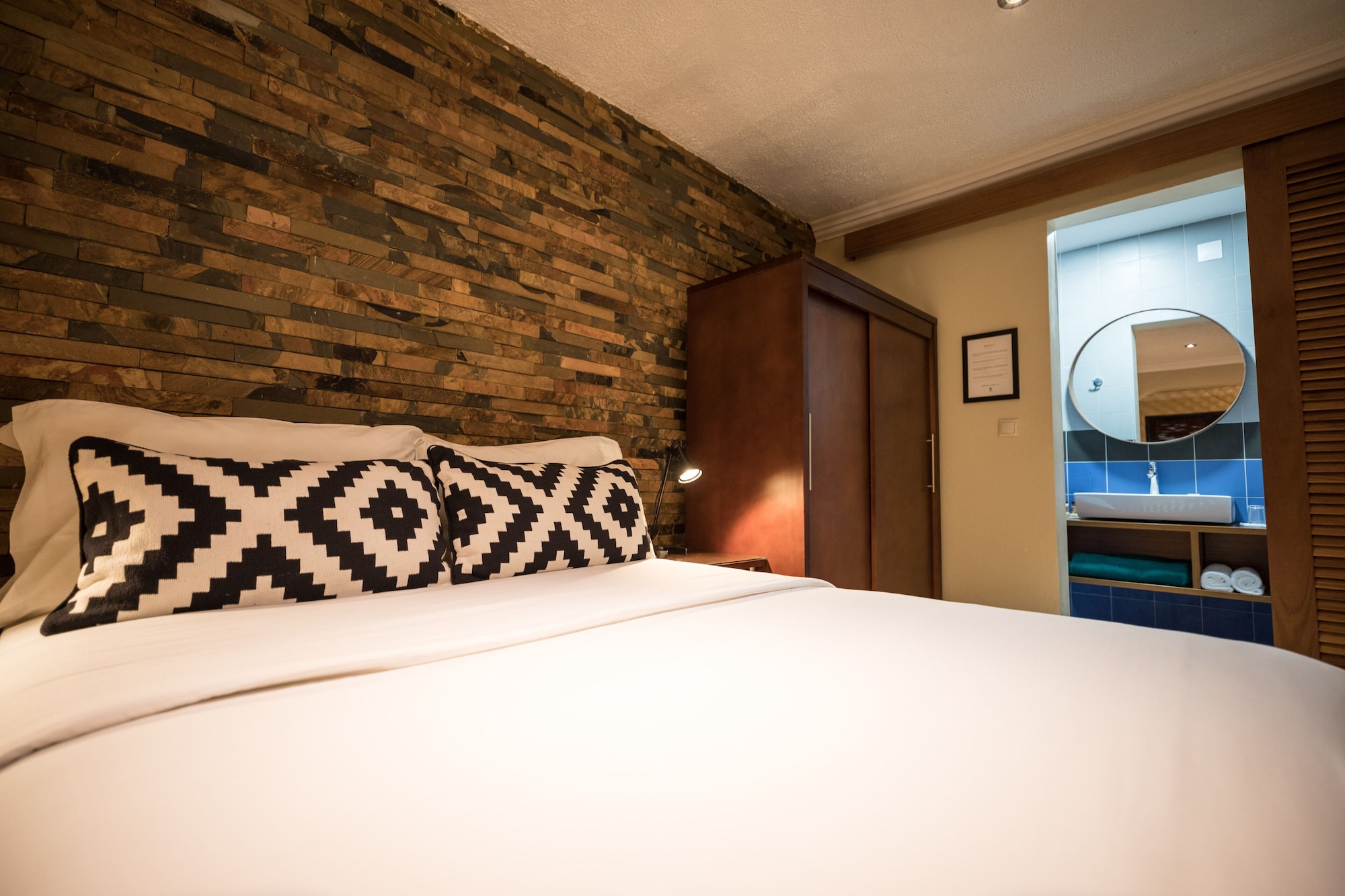 Classic, Queen Bed, Garden Area