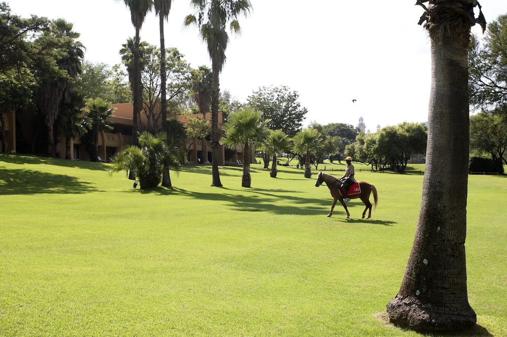 SUN CITY CABANAS 68/72