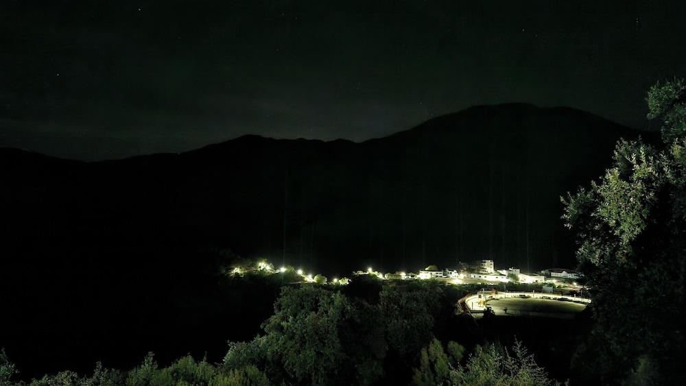 Los Jarales Hotel 70/73