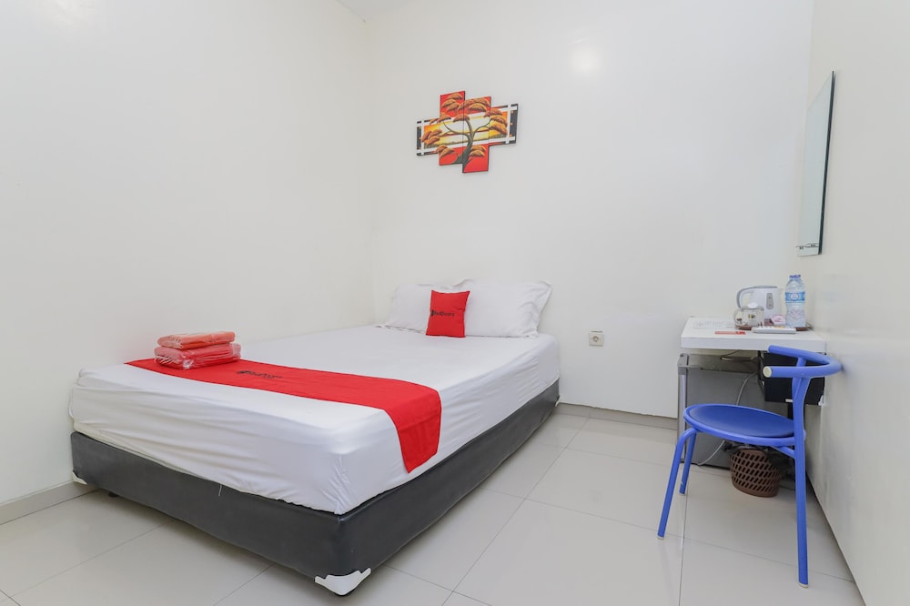 RedDoorz Plus @ K23 Rungkut Madya 9/36