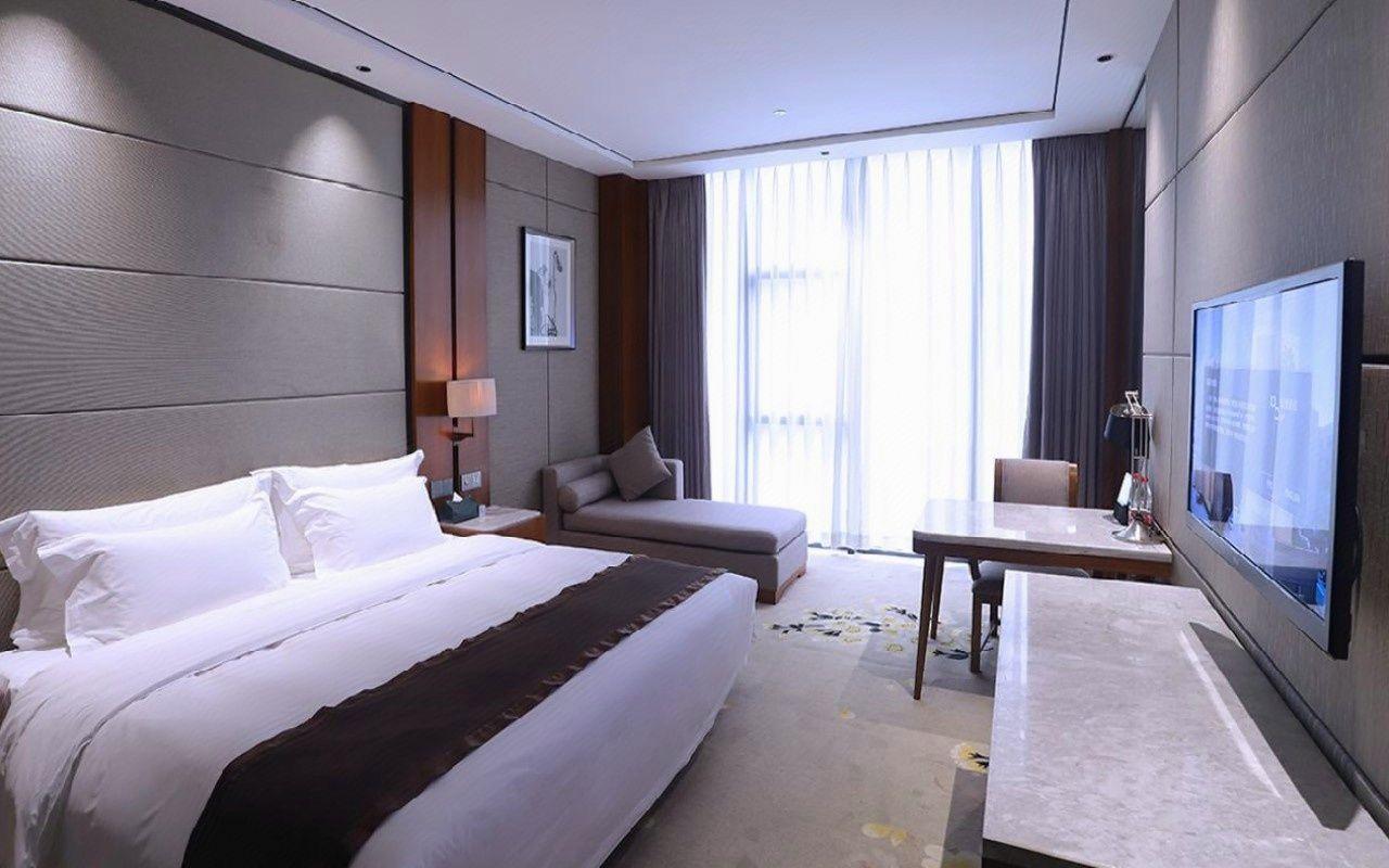 Smart, Executive, King Bed, Bathtub, Lounge Access، Palm Spring Hotel 2/3