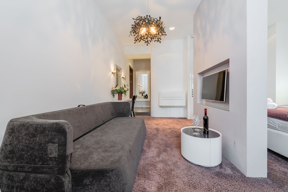 Starlight luxury rooms 30/50