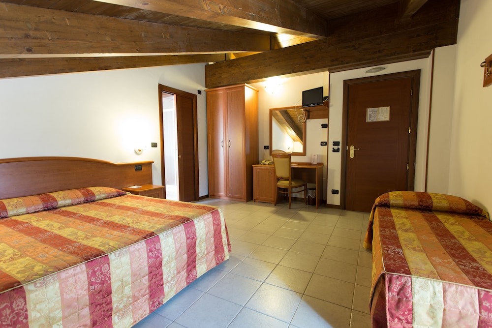 Vald Hotel 11/68