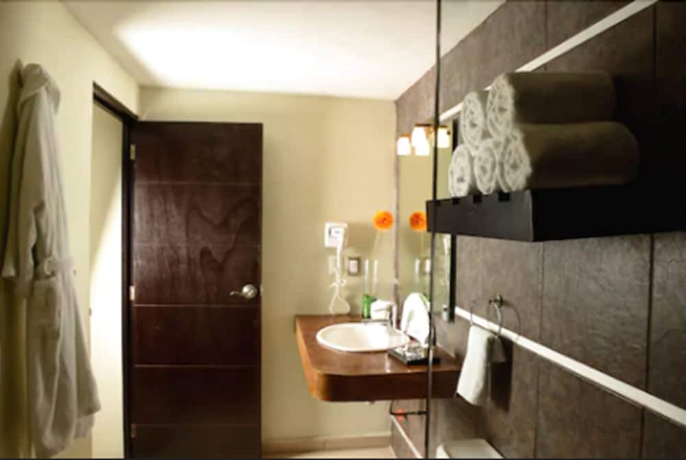 H177 Hotel 38/53