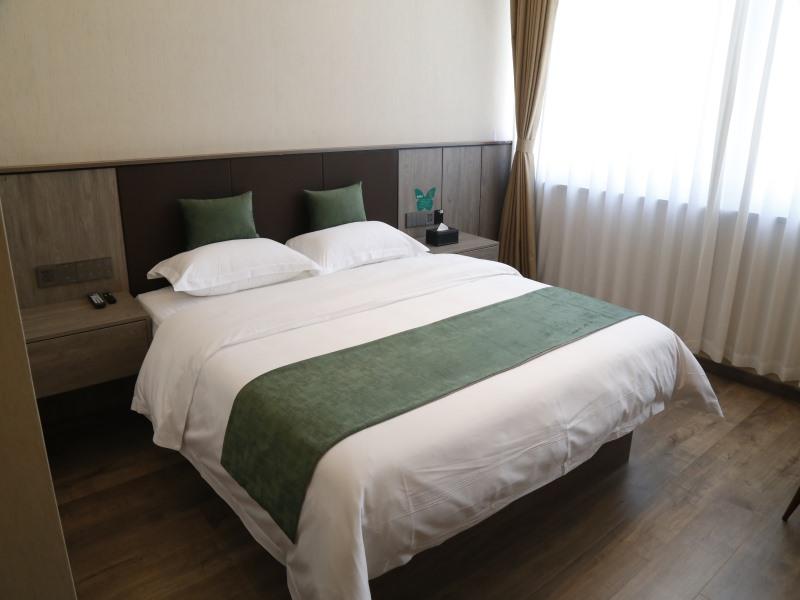GreenTree Inn Anyang Neihuang County Zaoxiang Avenue 17/23