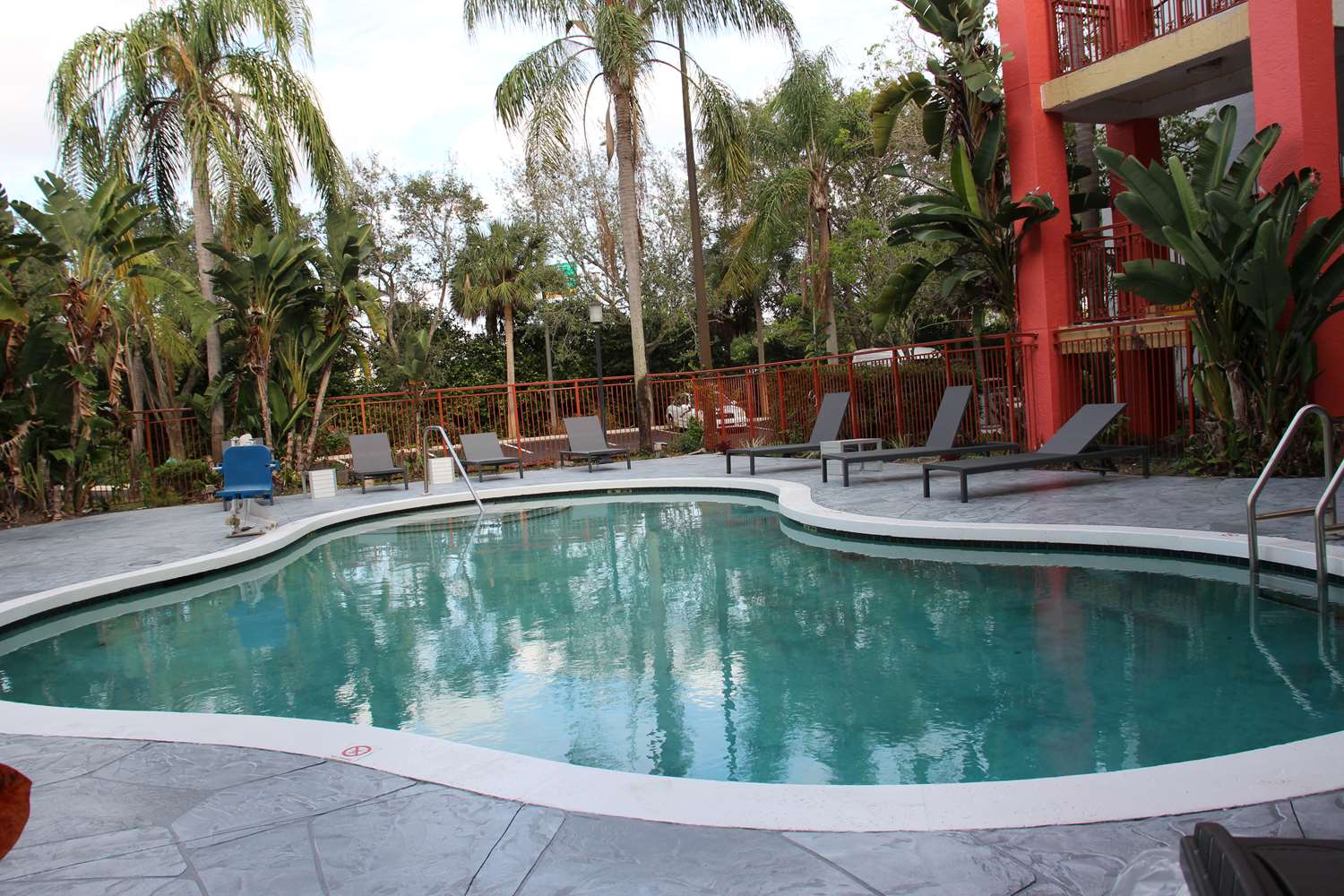 Boca Suites Deerfield Beach, SureStay Collection by Best Western FL 41/43