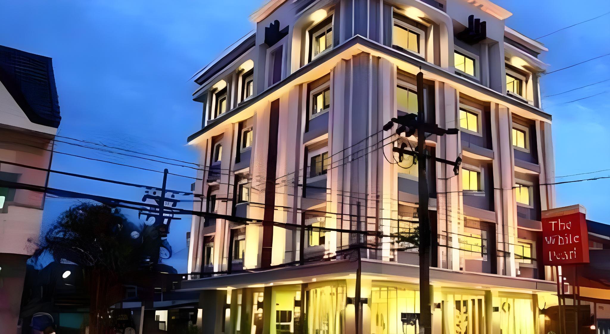 The White Pearl Hotel 4/32