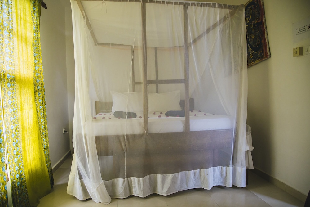 Moonshine Uroa Boutique Hotel 30/50