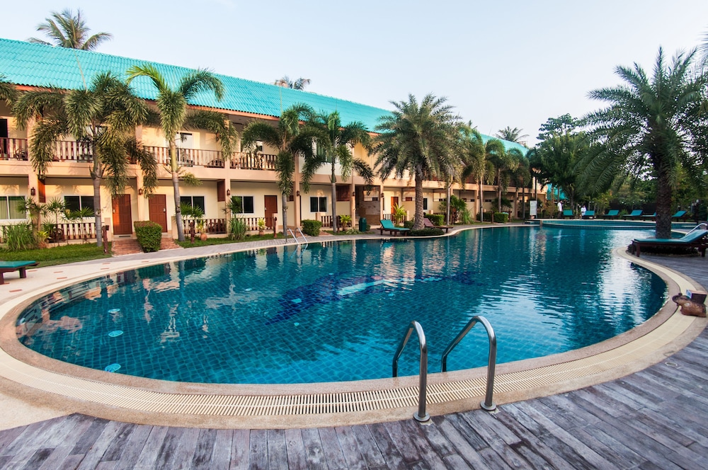 The Green Beach Resort 9/75