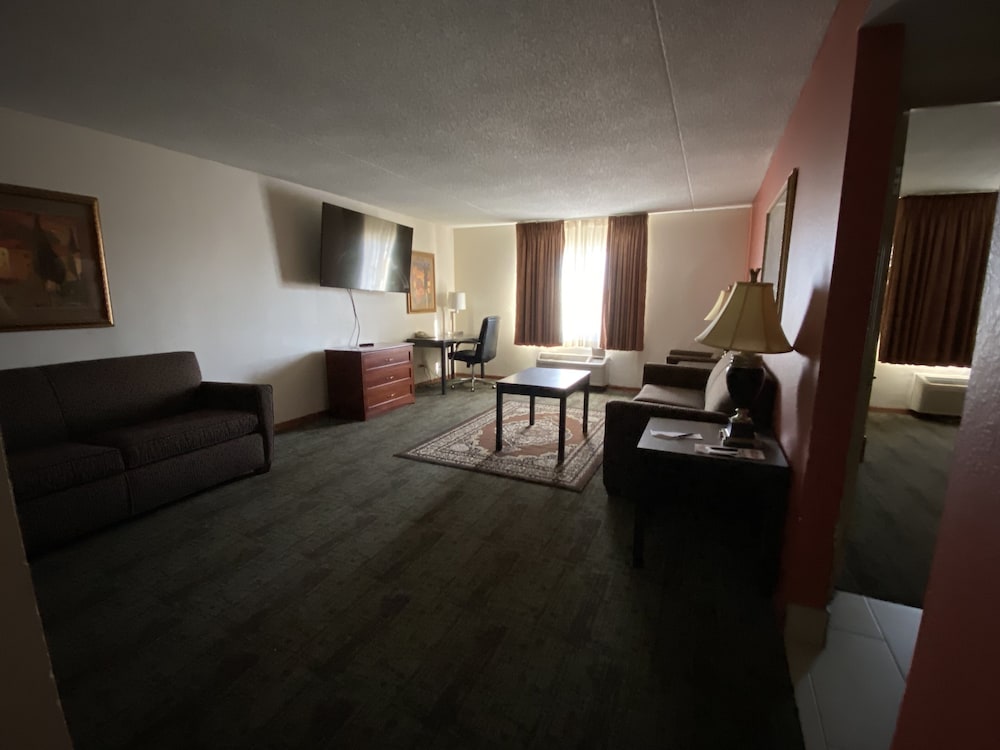 Chicago Club Inn & Suites 27/32