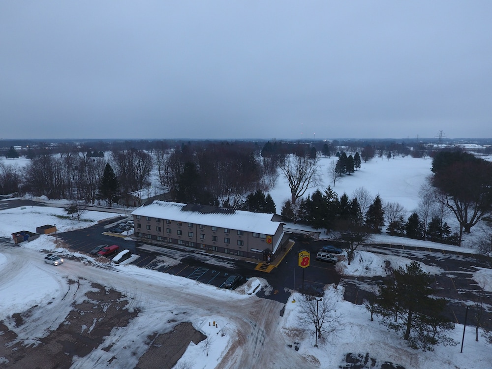 Super 8 By Wyndham Kalamazoo 1/12
