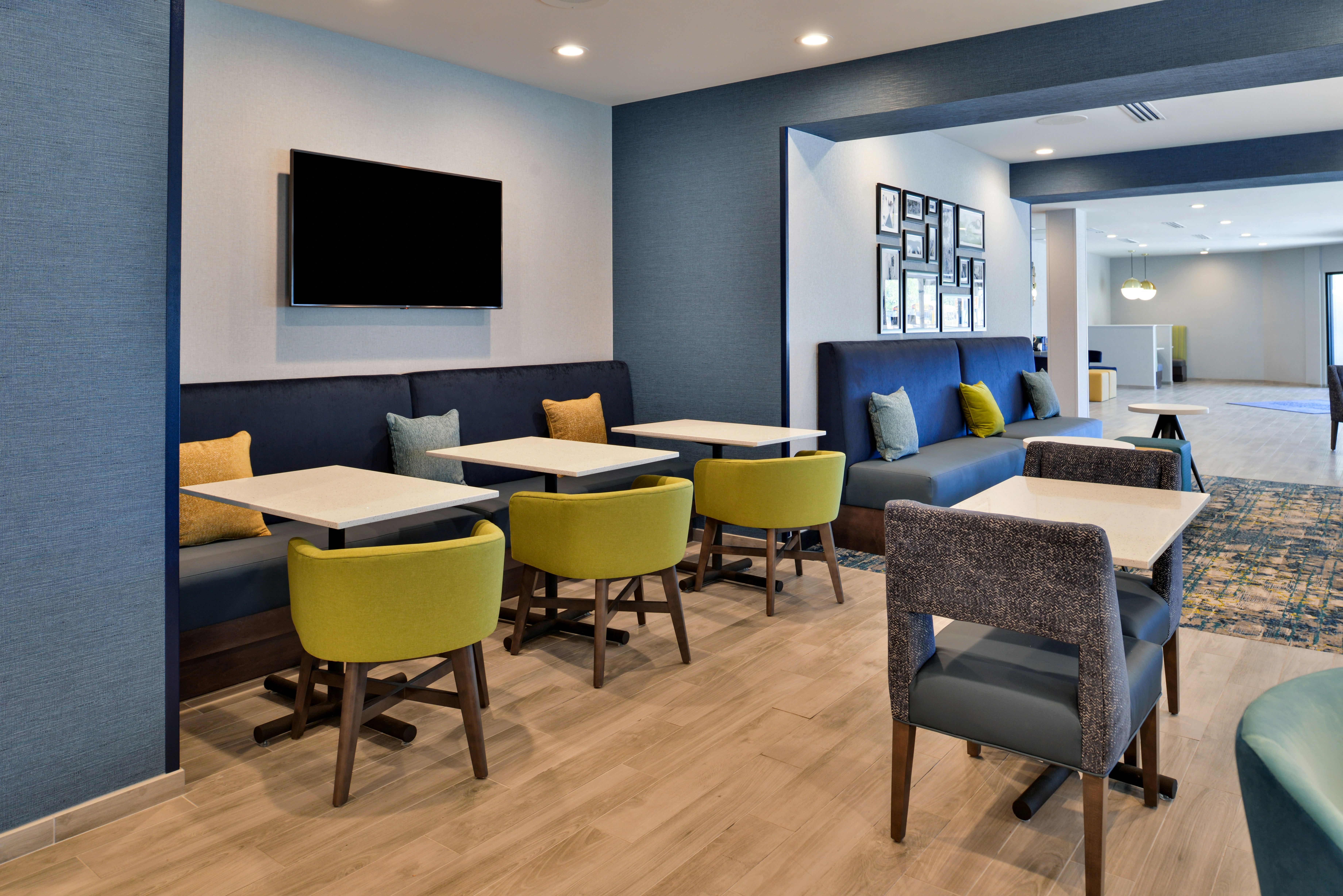 Hampton Inn Cedar Falls Downtown Ia 54/65