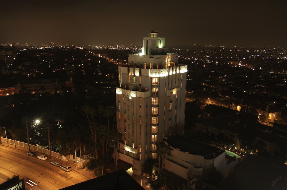 Sunset Tower Hotel 24/64