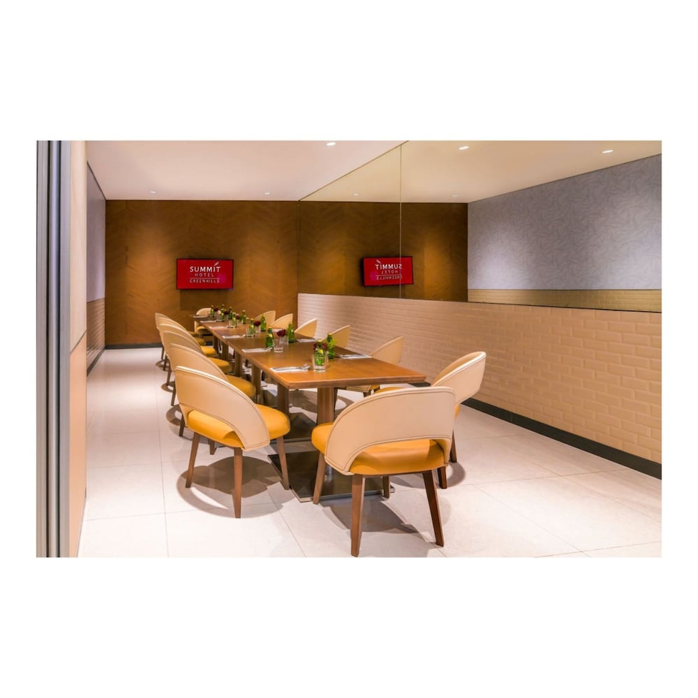 Summit Hotel Greenhills 52/61