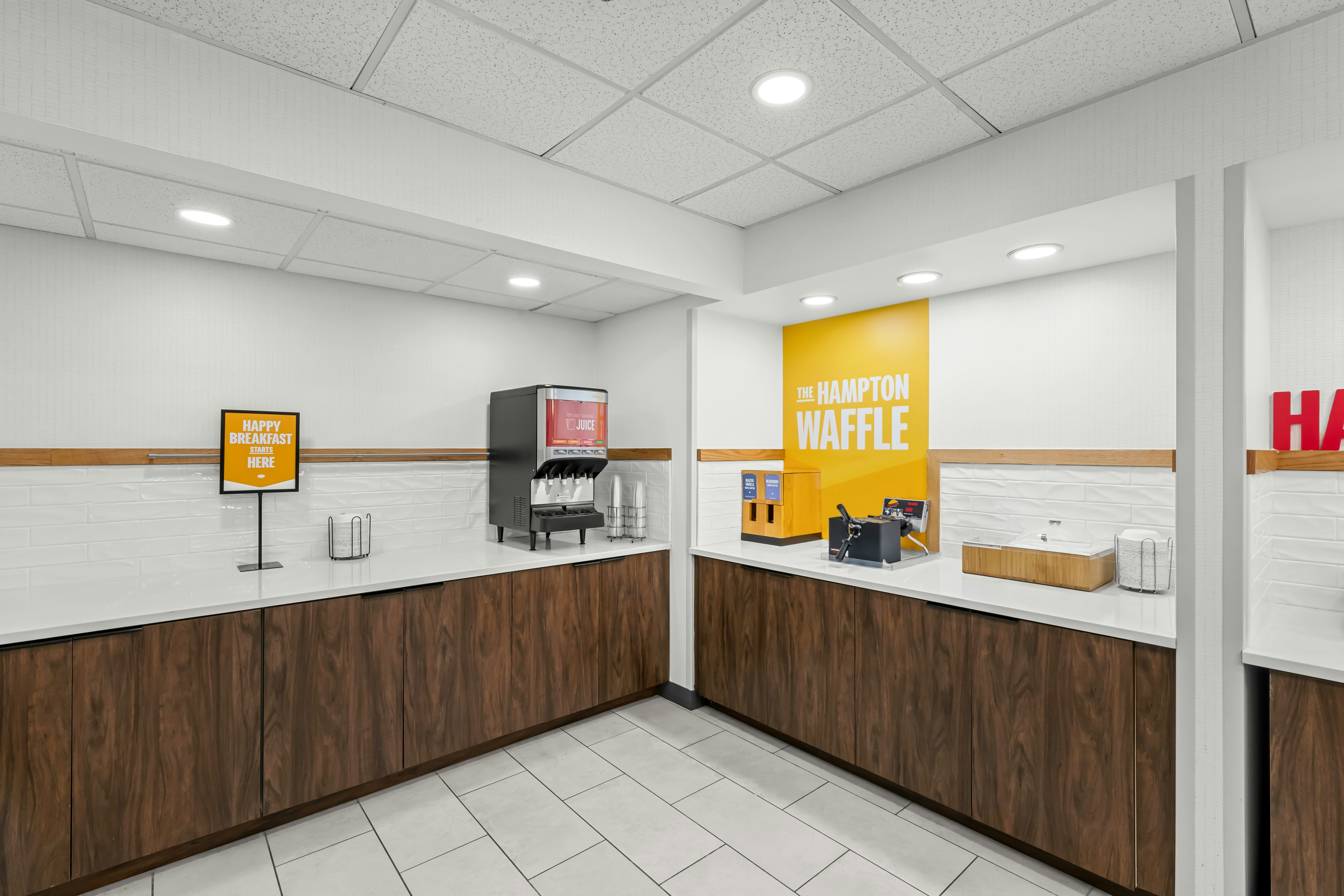 Hampton Inn and Suites Charlotte Airport 10/63