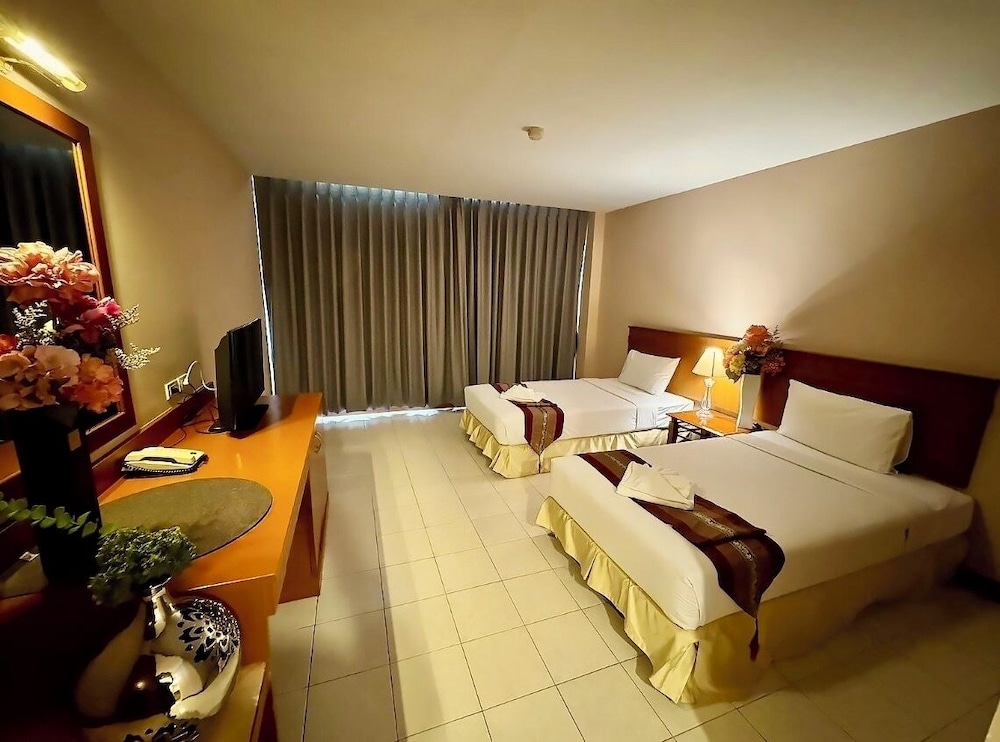 CROWN PATTAYA BEACH HOTEL 26/58