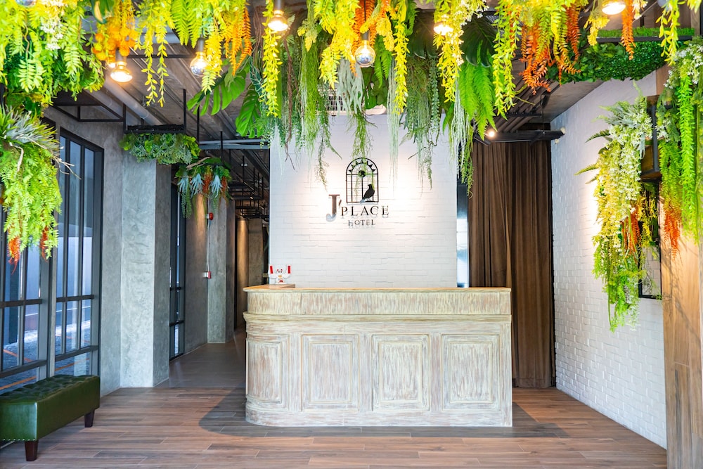 J Place Hotel 5/50