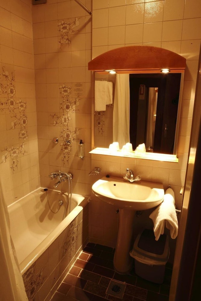 Benczur Hotel 26/42