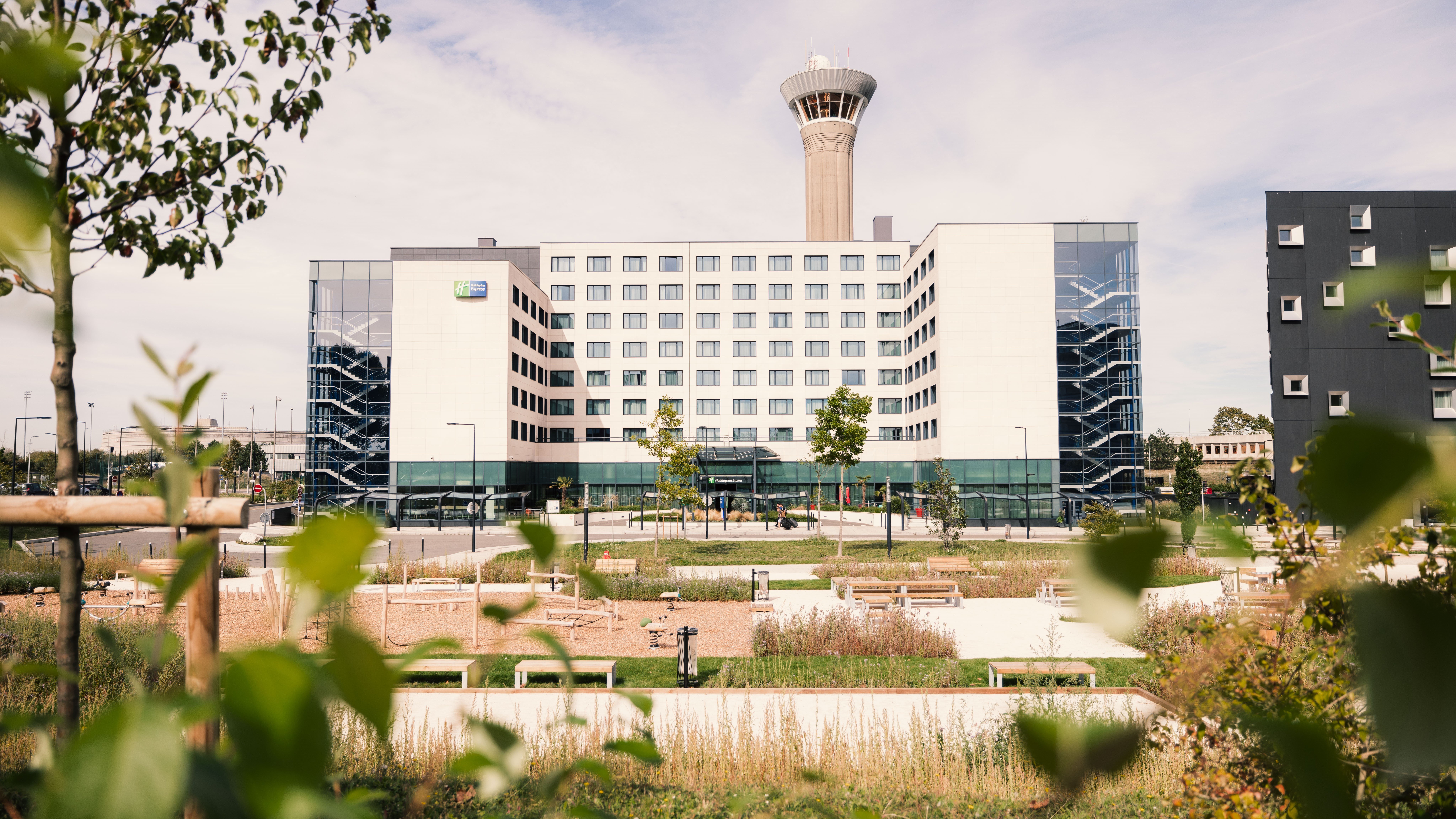 HOLIDAY INN EXPRESS PARIS - CDG AIRPORT 2/70