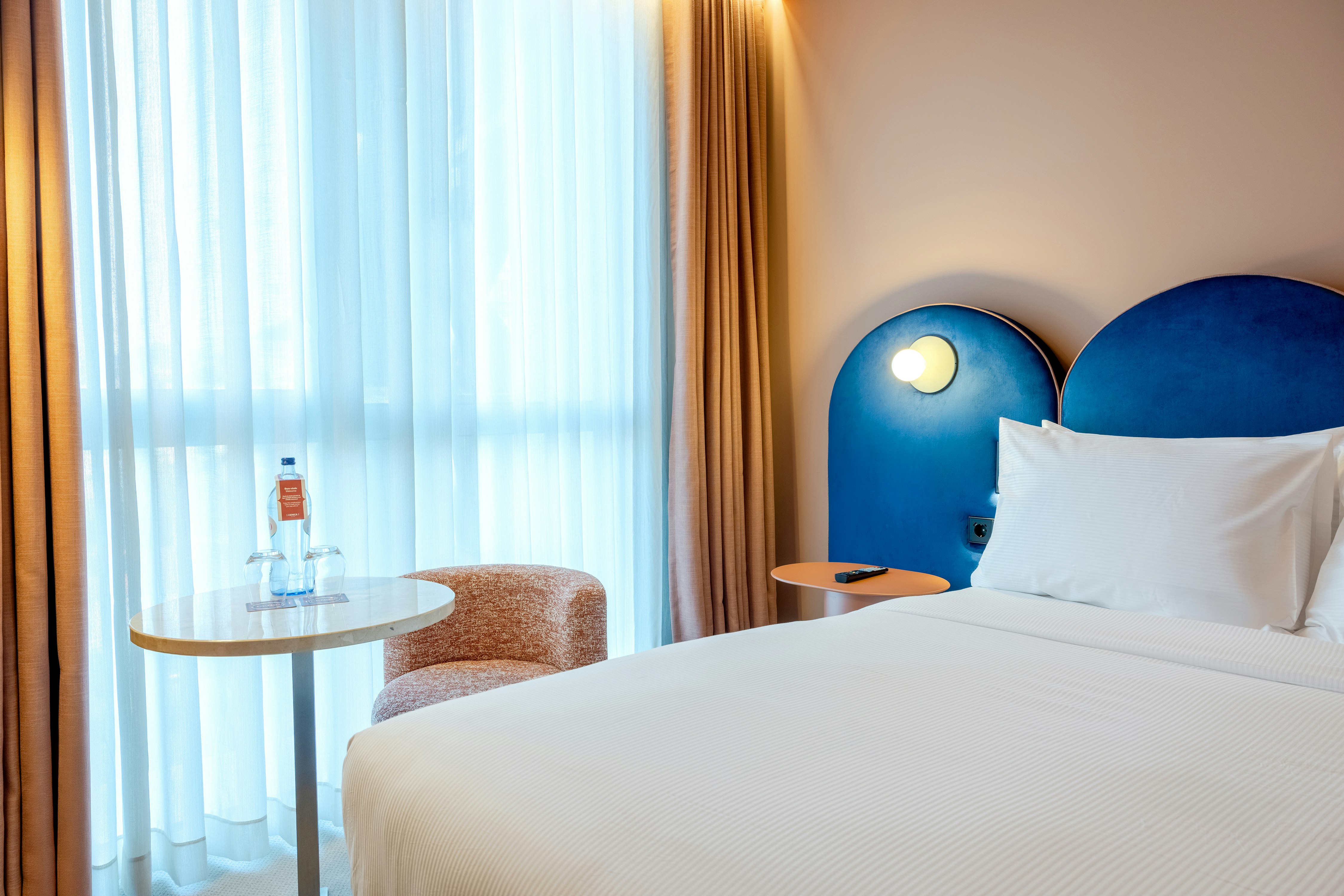 GUEST ROOM, QUEEN BED