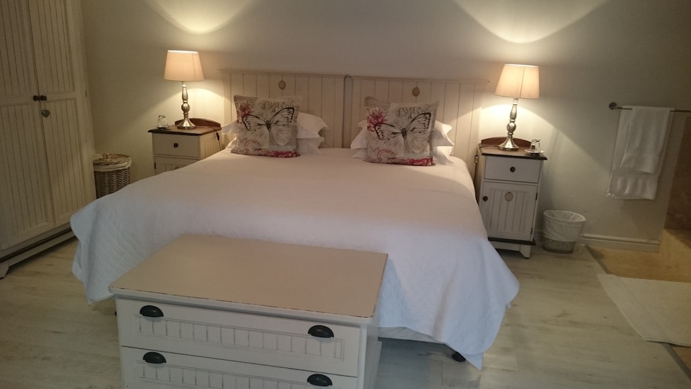 Four Palms Accommodation 24/64