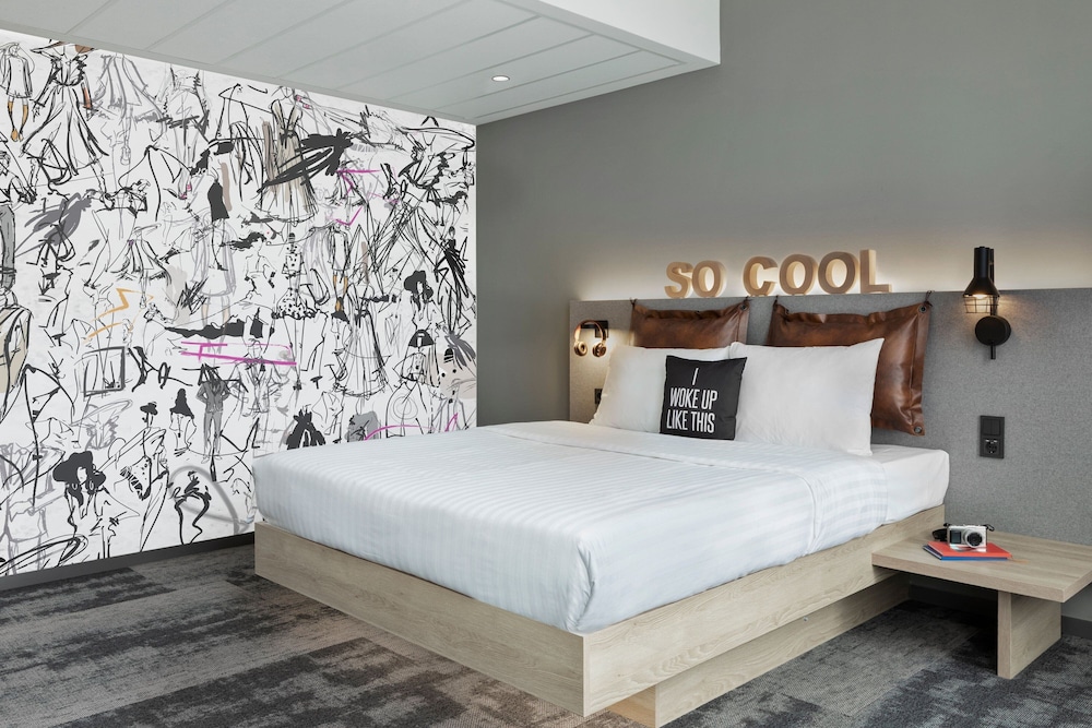 Moxy Duesseldorf City 6/50