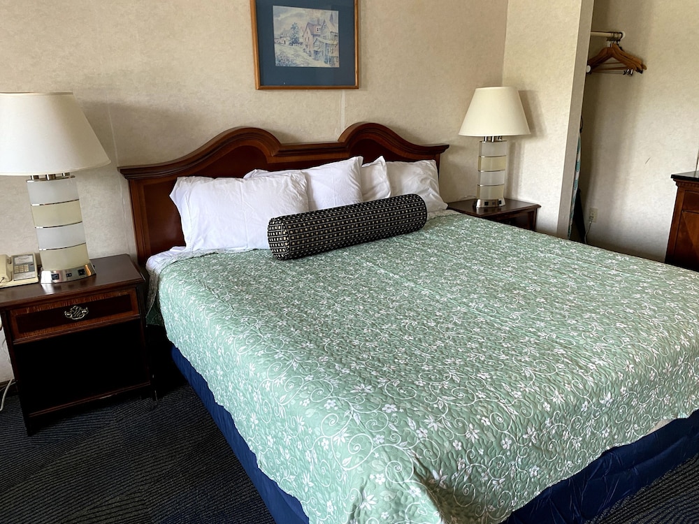 Economy Lodge 682 Main St Sturbridge 18/39