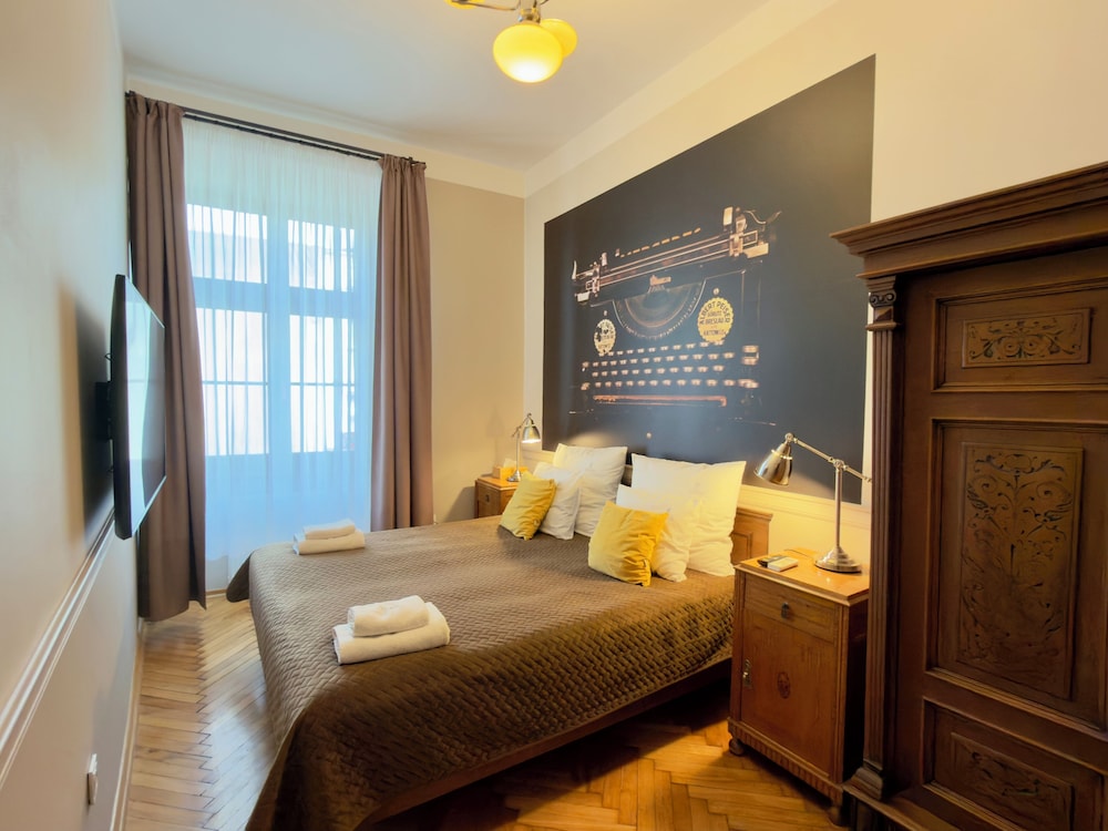 1 BEDROOM, CLASSIC, SUITE, CITY VIEW, KITCHENETTE