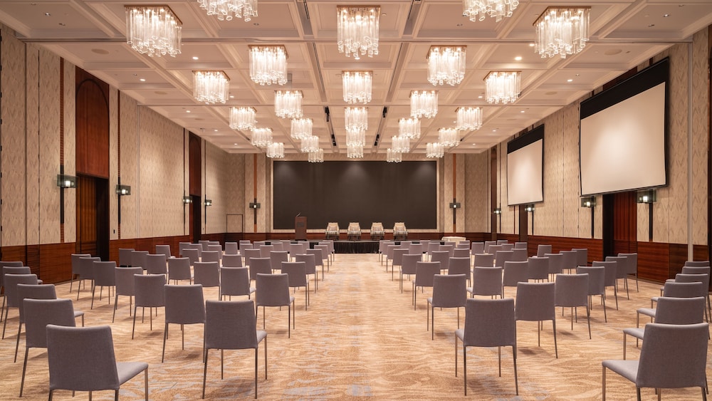 Hyatt Regency Phnom Penh 60/72