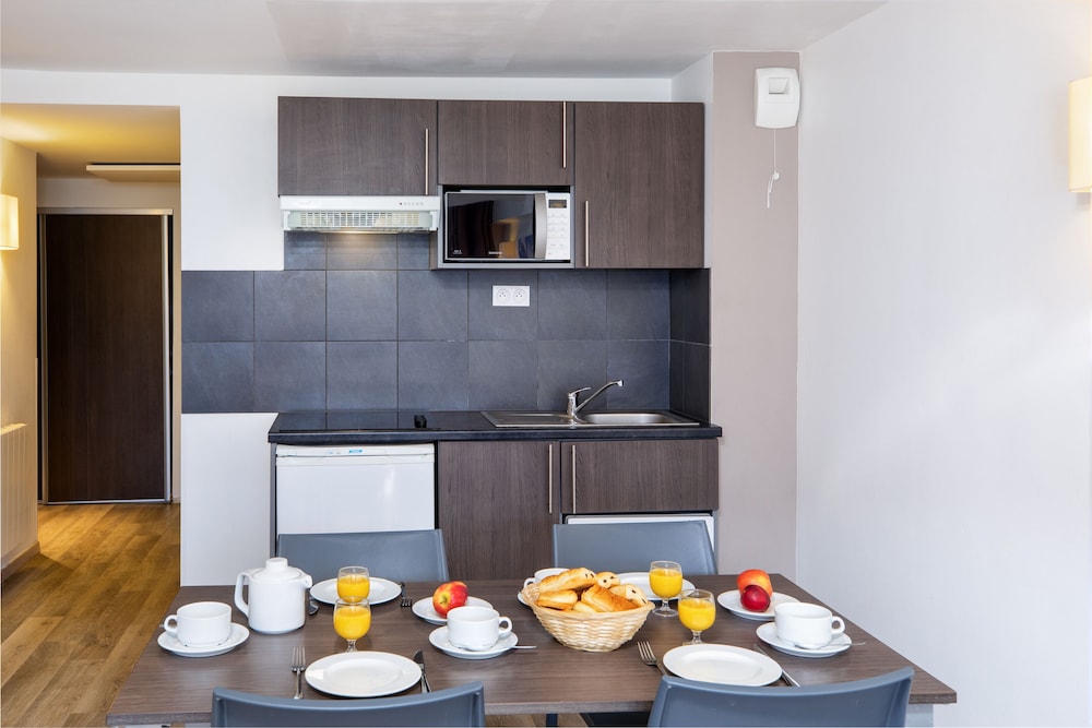 SOWELL RESIDENCES Pierre Blanche 55/70