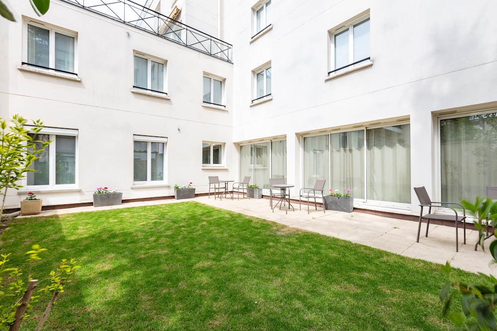 Hotel Montbriand Antony 40/44
