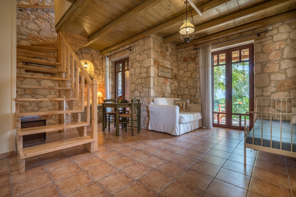 Myrties Stone Houses 10/49