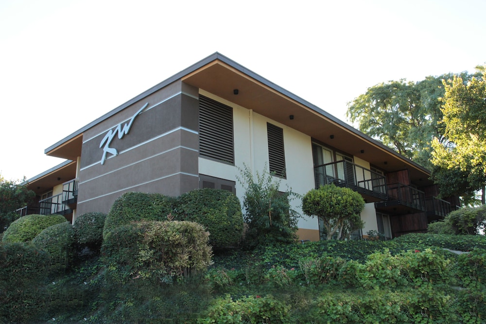Kellogg West Conference Center &amp; Hotel 5/32