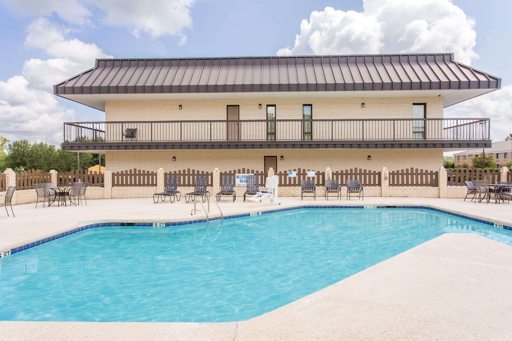 Days Inn by Wyndham Florence/I-95 North 3/42