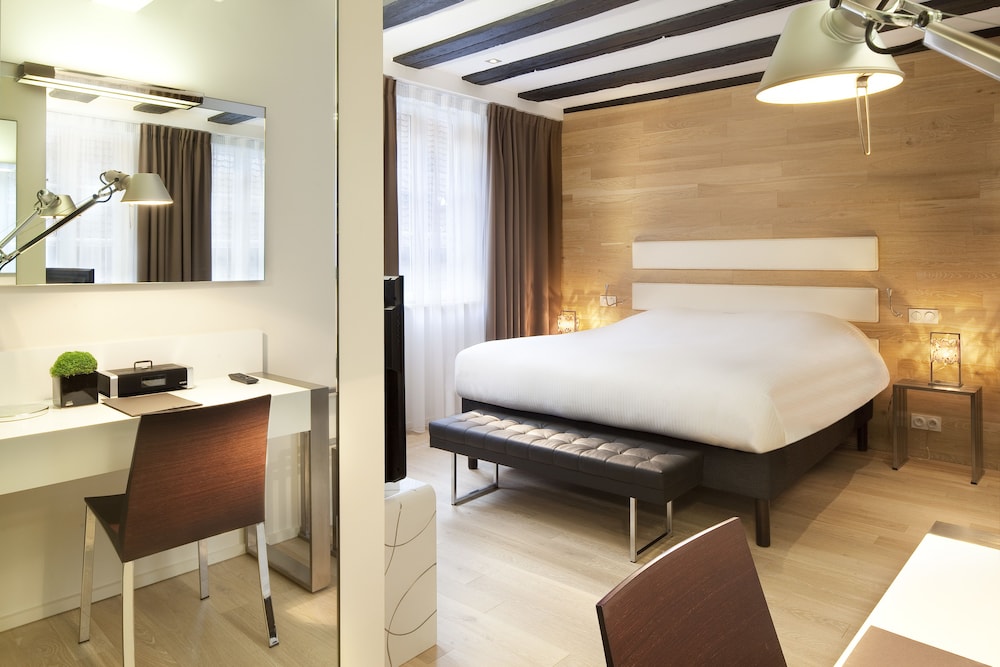 Hotel Le Colombier Suites 24/67