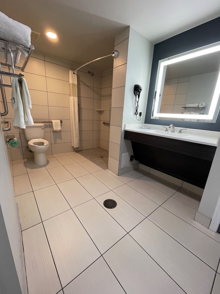 Motel6 Norfolk, VA – East Little Creek 48/50