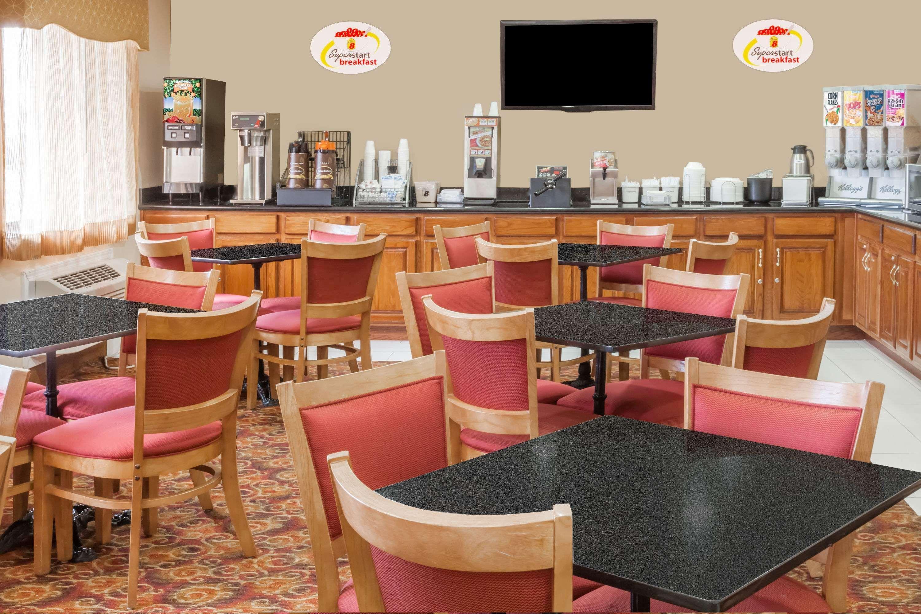 Super 8 By Wyndham Bowling Green South 22/28
