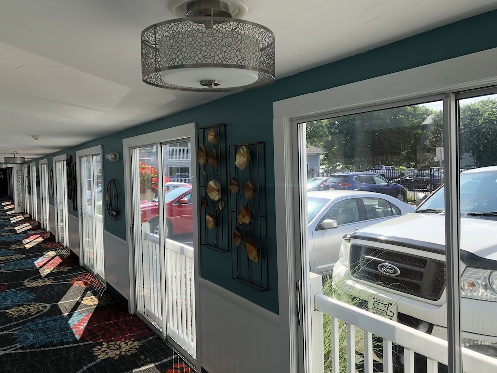 Seacoast Inn 6/36