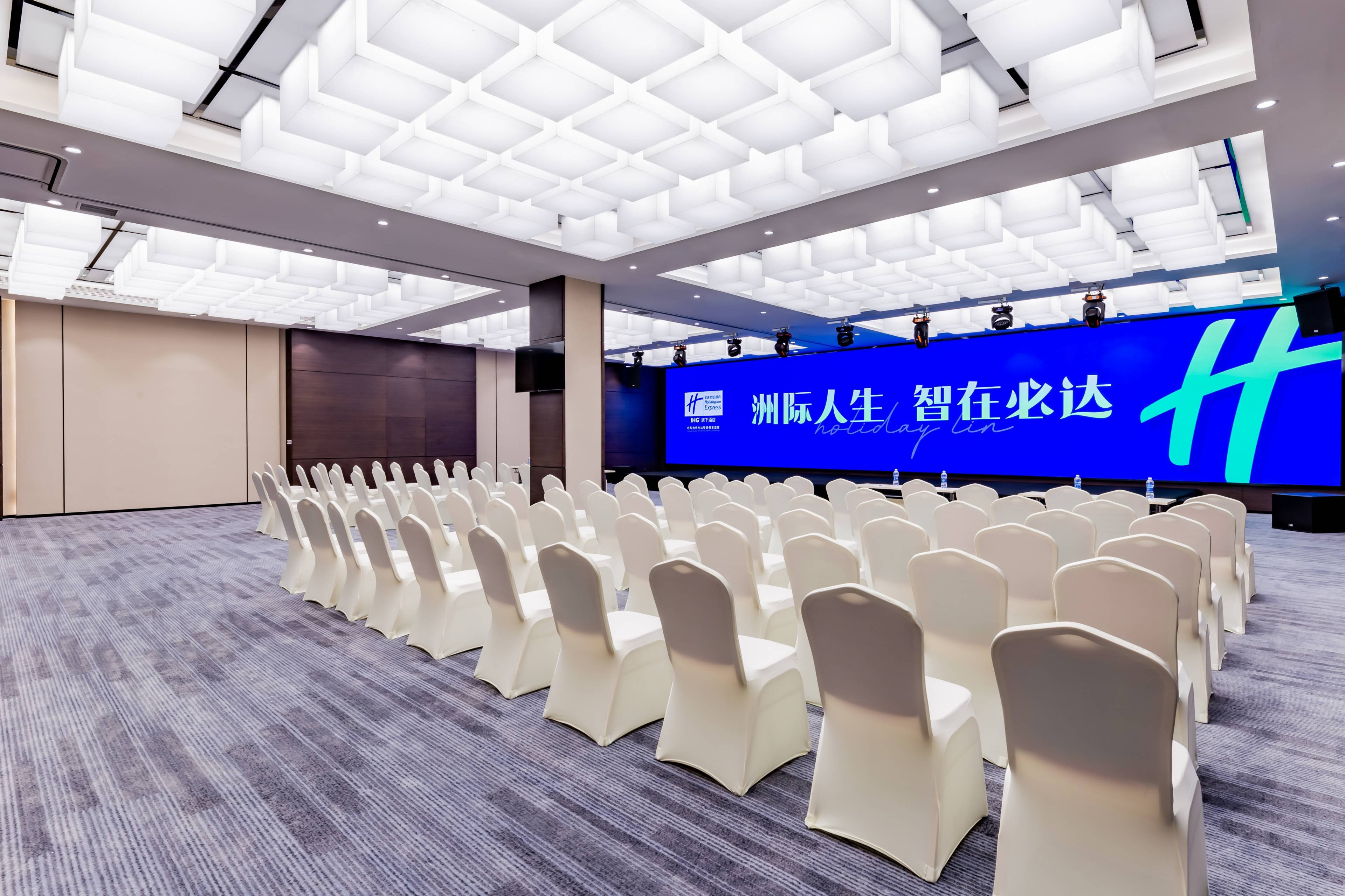 Holiday Inn Express Hohhot East Station 25/29