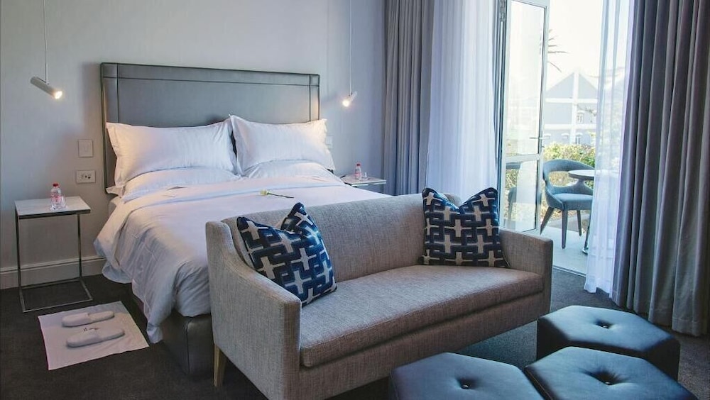 Manor House At The Queen Victoria Hotel 8/46