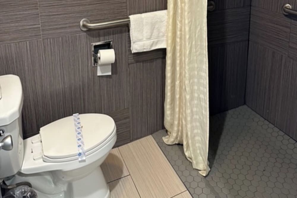 Heritage Inn And Suites 56/58